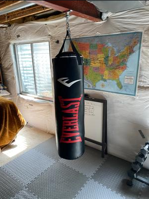 Everlast 100 lb Polyester Canvas Heavy Bag Is the best canvas bag for heavy fighters