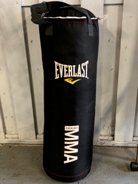 Everlast 70-Pound MMA Poly Canvas Heavy Bag Is the best canvas bag for lightweight fighters