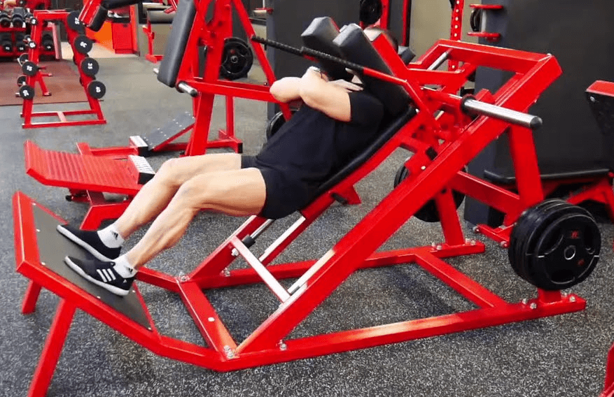 What are some of the benefits that make the hack squat machine so popular